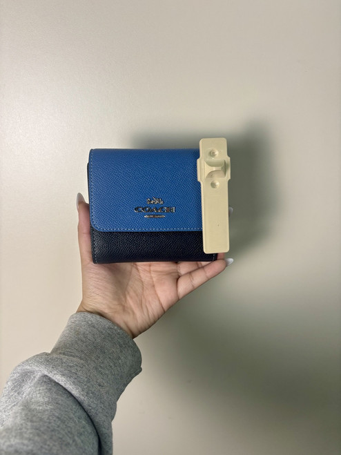 Vist Large View of Product Image Which is Used Coach Leather Wallet