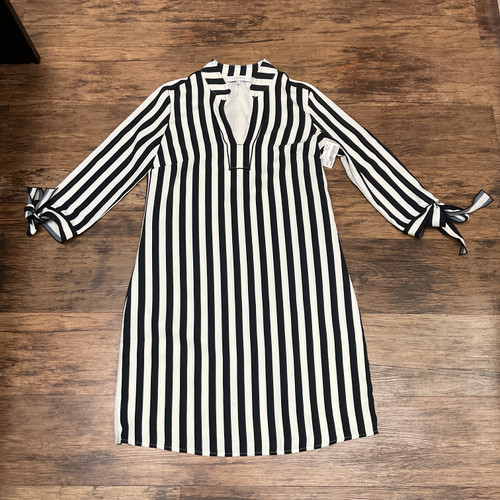 Vist Large View of Product Image Which is Used Lark & Ro Short Dress B S-4/6