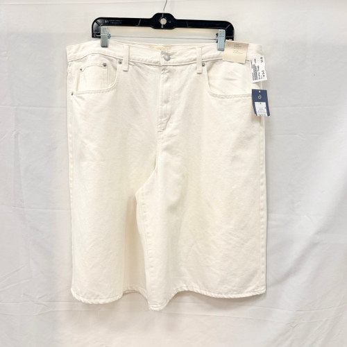 Vist Large View of Product Image Which is Used Universal Threads Shorts 16-33