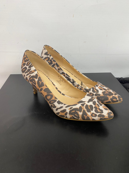 Vist Large View of Product Image Which is Used Jaclyn Smith Low Heels 9