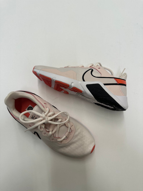 Vist Large View of Product Image Which is Used Nike Performance Shoes 7