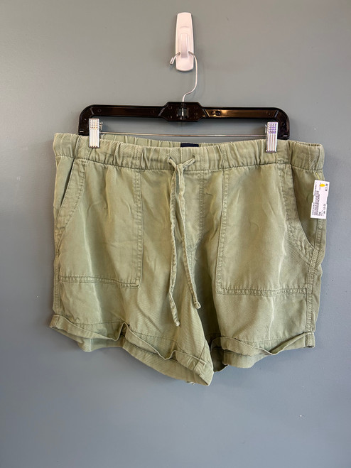 Vist Large View of Product Image Which is Used Gap Shorts 12-31