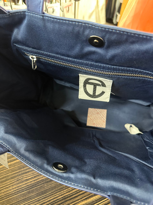 Vist Large View of Product Image Which is Used Unbranded Large Leather Handbag