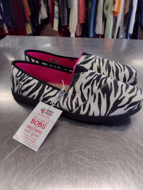 Vist Large View of Product Image Which is NWT Bobs Flats 9