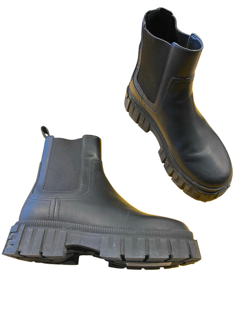 Vist Large View of Product Image Which is Used Fendi Ankle Boots 5