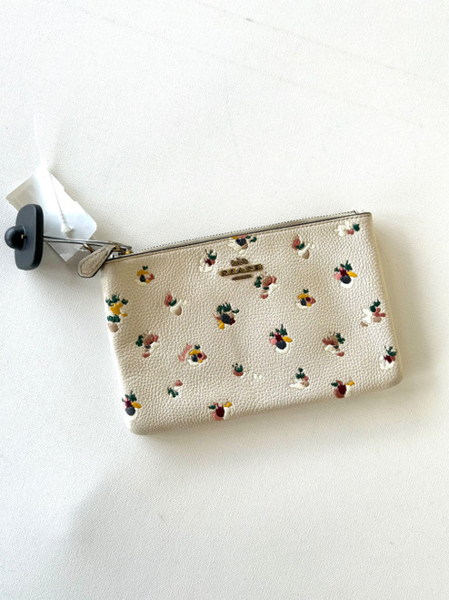 Vist Large View of Product Image Which is Used Coach Wallet