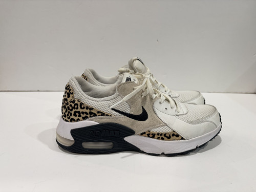 Vist Large View of Product Image Which is Used Nike Performance Shoes 9