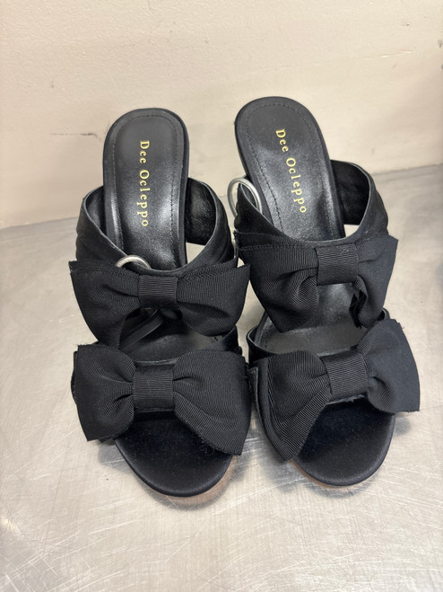 Vist Large View of Product Image Which is Used Dee Ocleppo Low Heels 7