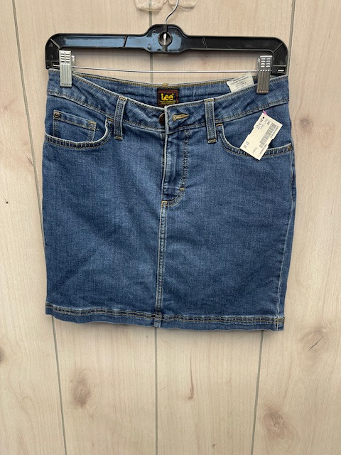 Vist Large View of Product Image Which is Used Lee Short Skirt 4-27