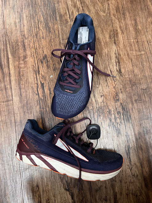 Vist Large View of Product Image Which is Used Altra Performance Shoes 11