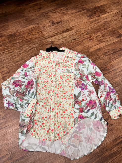 Vist Large View of Product Image Which is Used POL Long Sleeve Top S-4/6