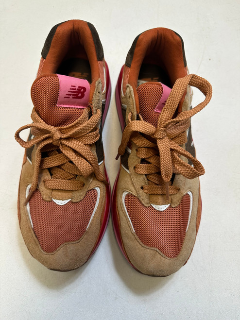 Vist Large View of Product Image Which is Used New Balance Performance Shoes 9