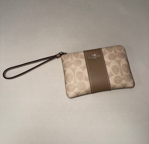 Vist Large View of Product Image Which is Used Coach Leather Wallet