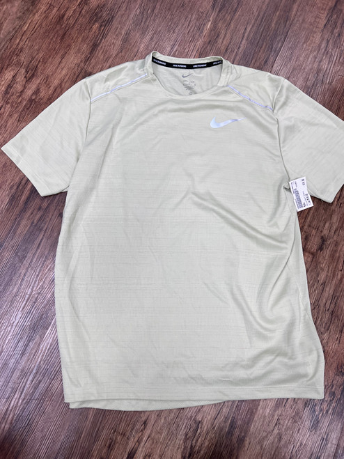 Vist Large View of Product Image Which is Used Nike Active Short Sleeve M-8/10