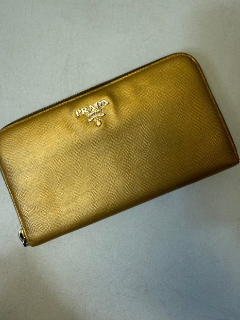 Vist Large View of Product Image Which is Used Unbranded Leather Wallet