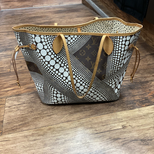 Vist Large View of Product Image Which is Used Louis Vuitton Large Leather Handbag