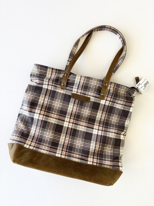 Vist Large View of Product Image Which is Used Unbranded Xlarge Handbag