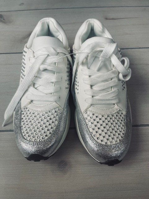 Vist Large View of Product Image Which is Used Jessica Simpson Casual Shoes 7