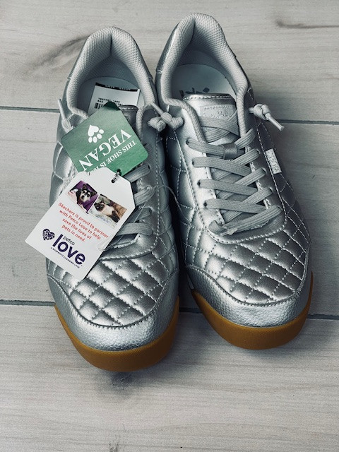 Vist Large View of Product Image Which is Used Bobs Casual Shoes 9.5