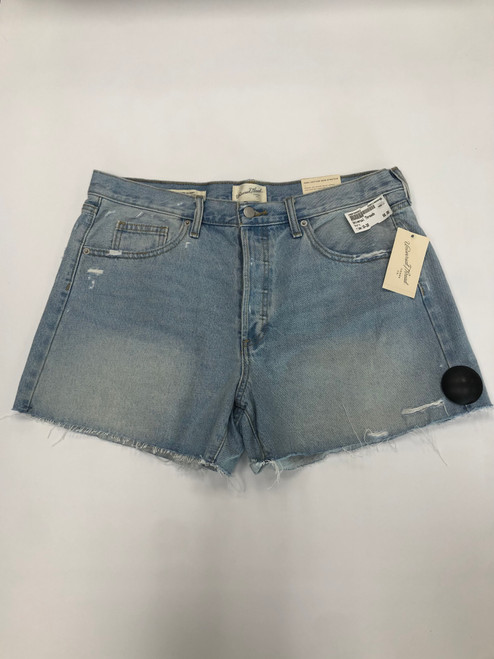 Vist Large View of Product Image Which is Used Universal Threads Shorts 10-30