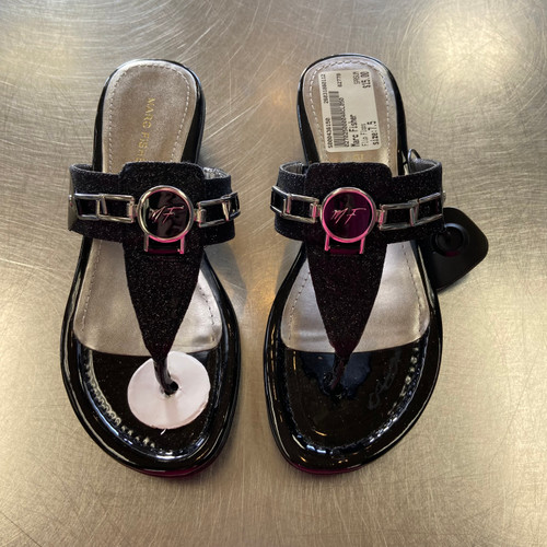 Vist Large View of Product Image Which is Used Marc Fisher Flip Flops 7.5