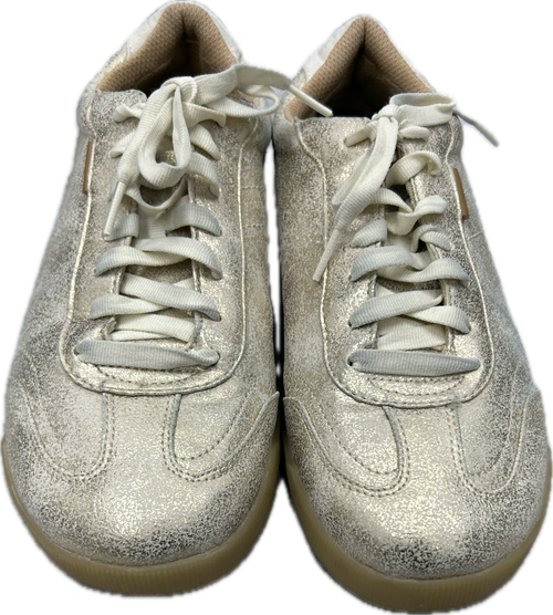 Vist Large View of Product Image Which is Used Asics Casual Shoes 9