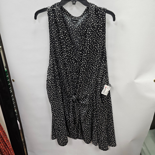 Vist Large View of Product Image Which is Used Torrid Sleeveless Top 6X-28/30