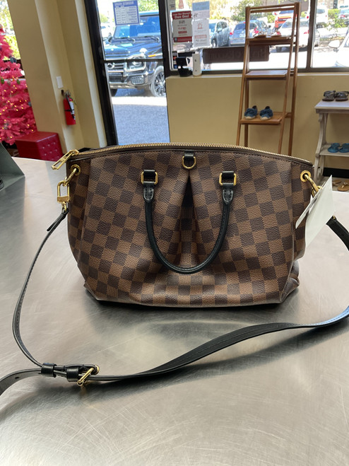 Vist Large View of Product Image Which is Used Louis Vuitton Large Leather Handbag