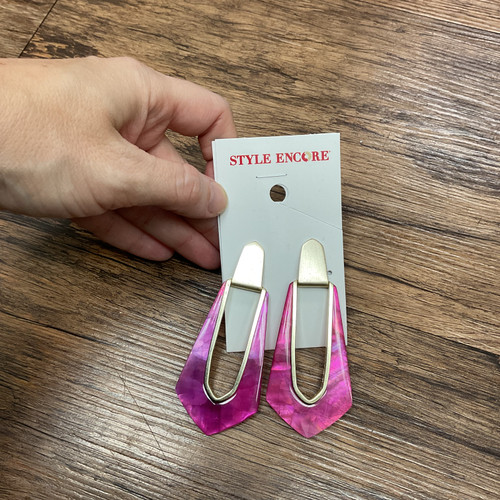 Vist Large View of Product Image Which is Used Kendra Scott Earrings