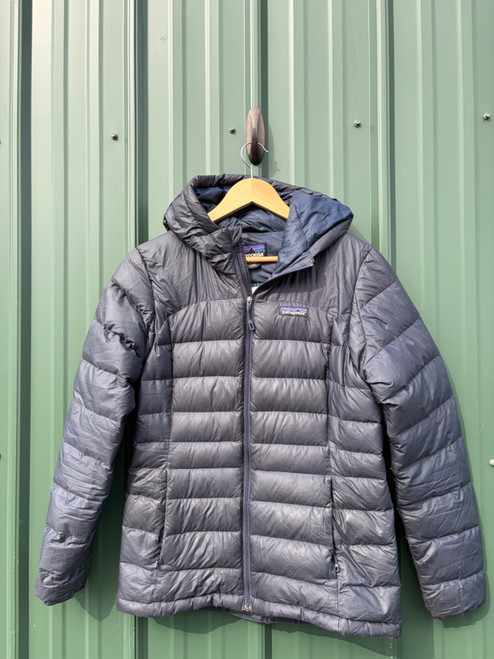 Vist Large View of Product Image Which is Used Patagonia Short Light Jacket S-4/6