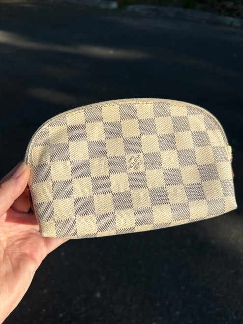 Vist Large View of Product Image Which is Used Louis Vuitton Cosmetic Case