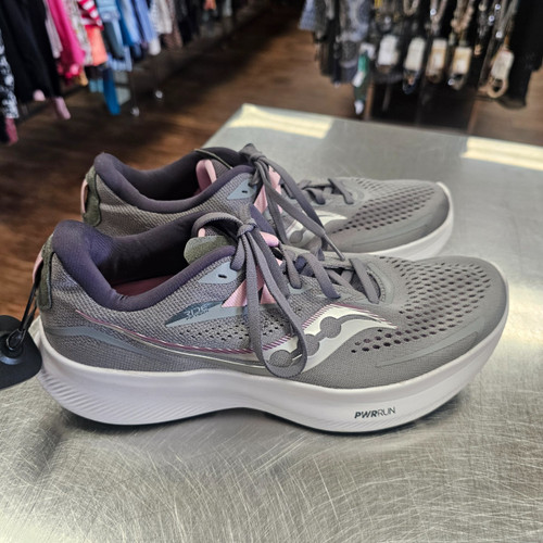 Vist Large View of Product Image Which is Used Saucony Performance Shoes 10