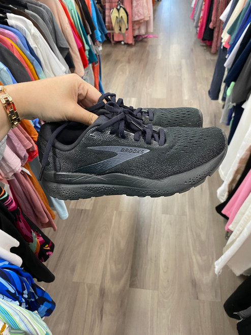 Vist Large View of Product Image Which is Used Brooks Performance Shoes 8