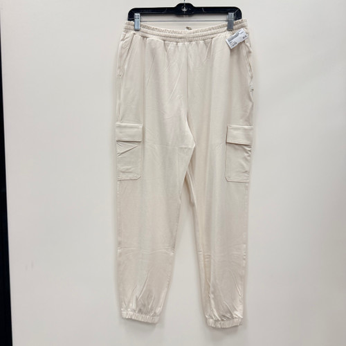 Vist Large View of Product Image Which is Used Vuori Active Pant 8-29