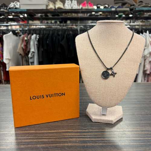 Vist Large View of Product Image Which is Used Louis Vuitton Necklace