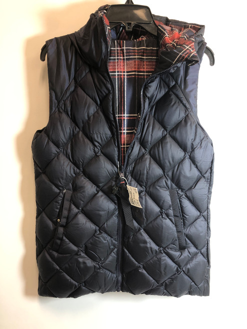 Vist Large View of Product Image Which is Used Lululemon reversible Lightweight Vest M-8/10