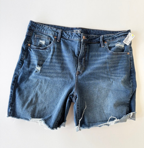 Vist Large View of Product Image Which is Used Terra & Sky Shorts 22-36