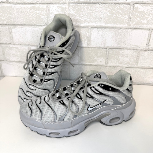 Vist Large View of Product Image Which is Used Nike Performance Shoes 8