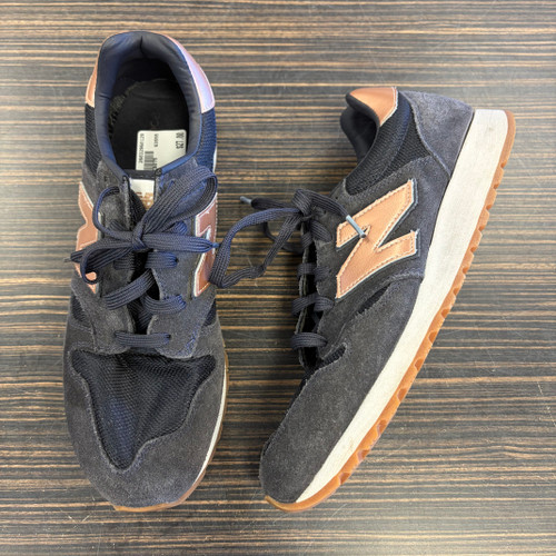Vist Large View of Product Image Which is Used New Balance Casual Shoes 9.5