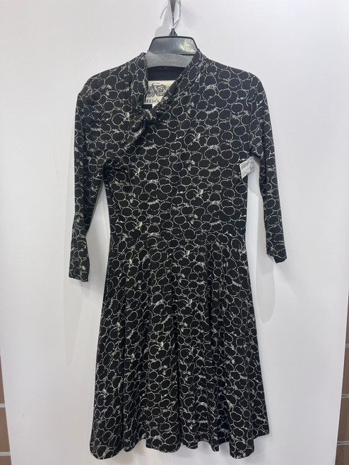 Vist Large View of Product Image Which is Used Effie’s Heart Short Dress F M-8/10