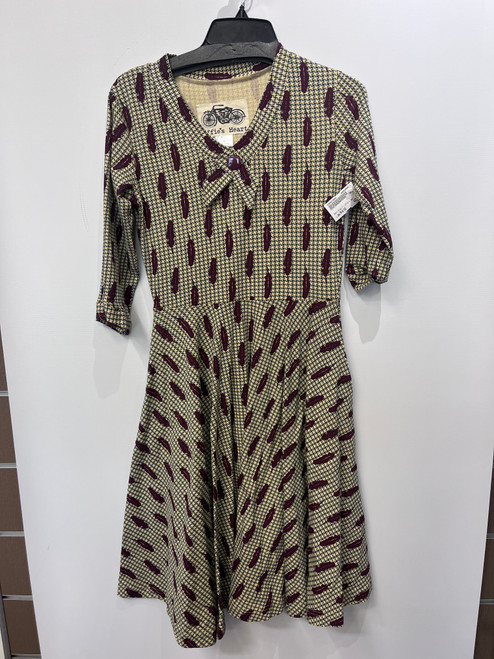 Vist Large View of Product Image Which is Used Effie Heart Short Dress F M-8/10