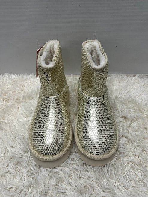 Vist Large View of Product Image Which is Used Juicy Couture Casual Shoes 8.5