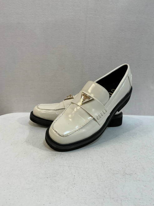 Vist Large View of Product Image Which is Used Guess Flats 8