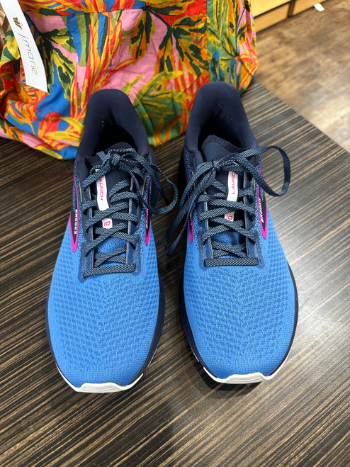 Vist Large View of Product Image Which is Used Brooks Performance Shoes 9