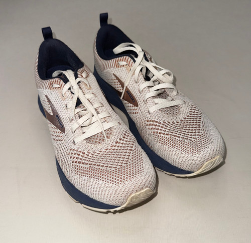 Vist Large View of Product Image Which is Used Brooks Performance Shoes 8.5