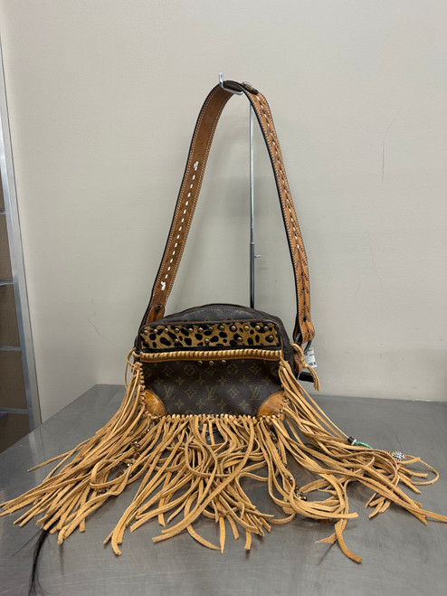 Vist Large View of Product Image Which is Used Louis  Vuitton Large Leather Handbag