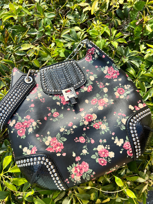 Vist Large View of Product Image Which is Used Michael Michael Kors Xlarge Handbag