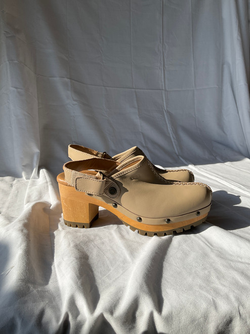 Vist Large View of Product Image Which is Used Ugg Australia Clogs 6