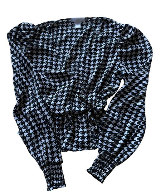 Vist Large View of Product Image Which is Gently used long sleeve top M-8/10