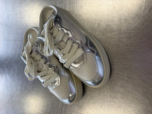 Vist Large View of Product Image Which is Used Steve Madden Casual Shoes 6.5